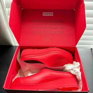 NEW HUNTER Original Play Clog Red
Women's Size 10